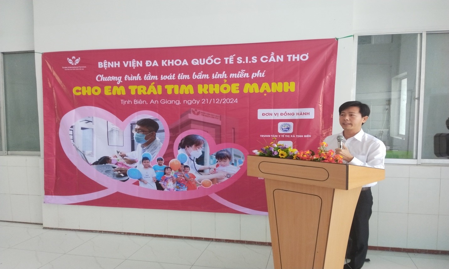 Trung tâm Y tế thị xã Tịnh biên phối hợp với Bệnh viện đa khoa Quốc tế SIS Cần Thơ khám tầm soát bệnh tim bẩm sinh cho trẻ em